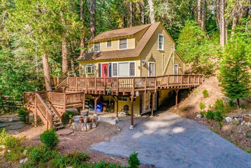 The Yellow Cottage In The Woods Skyforest Экстерьер фото